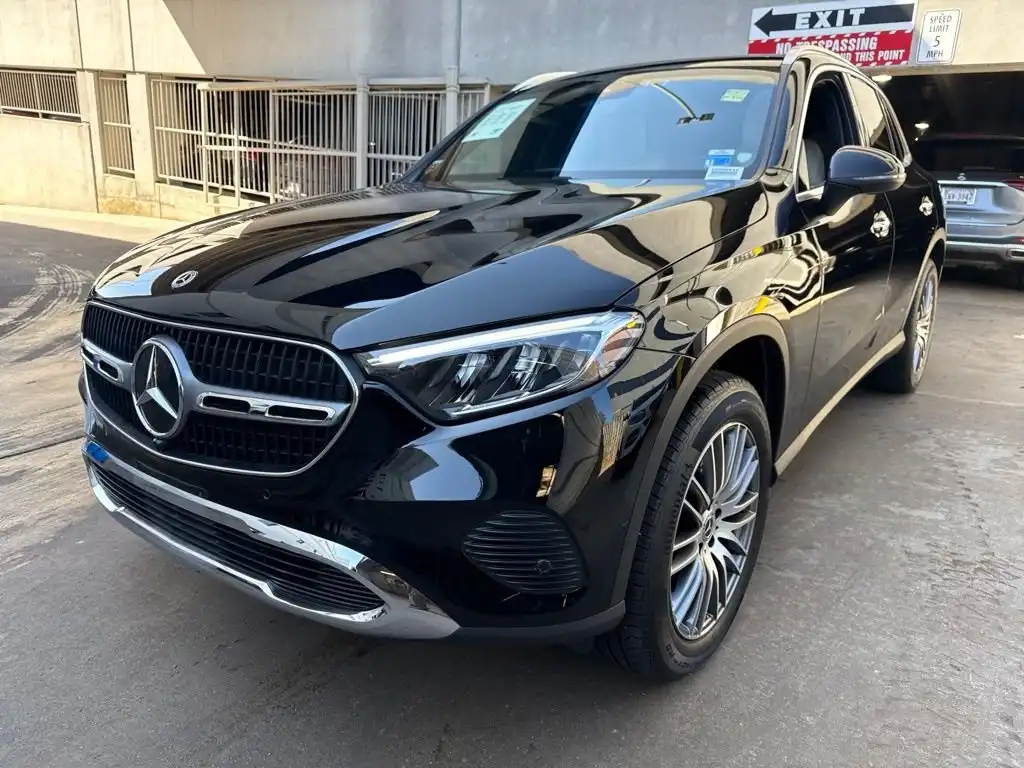 2025 Mercedes-Benz GLC GLC300 4MATIC's photo
