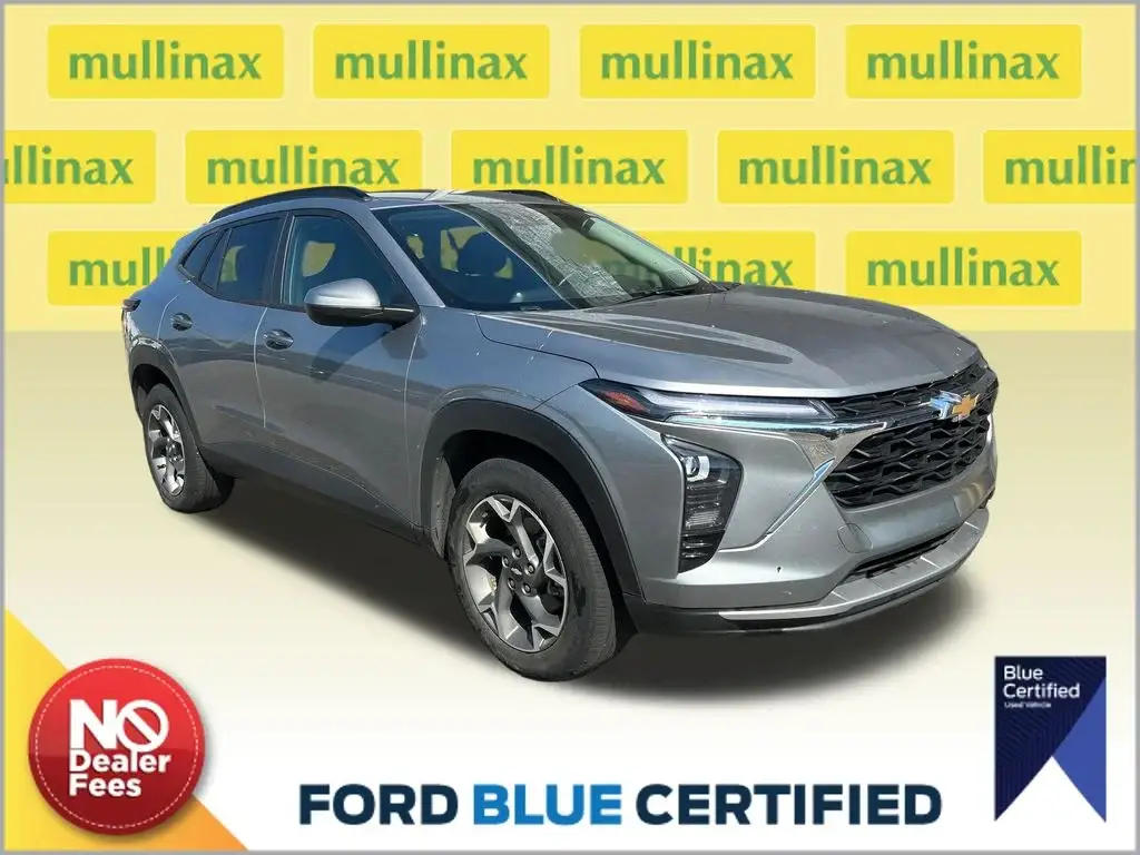 2024 Chevrolet Trax LT photo 1