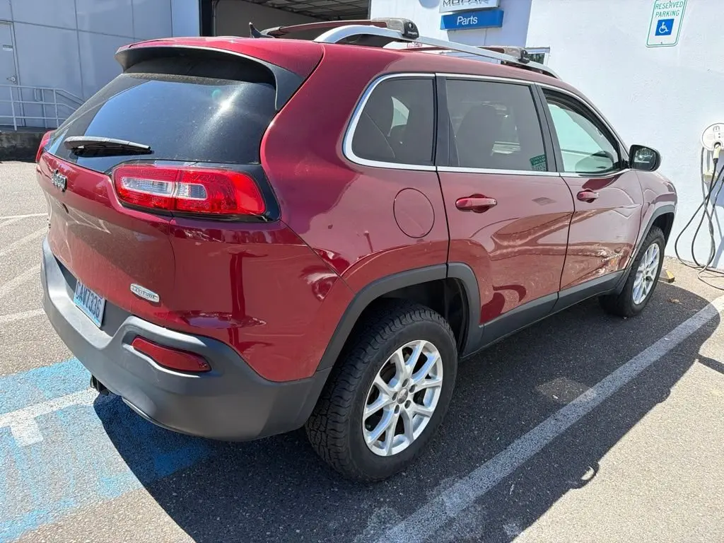 2014 Jeep Cherokee Latitude 4X4 photo 3