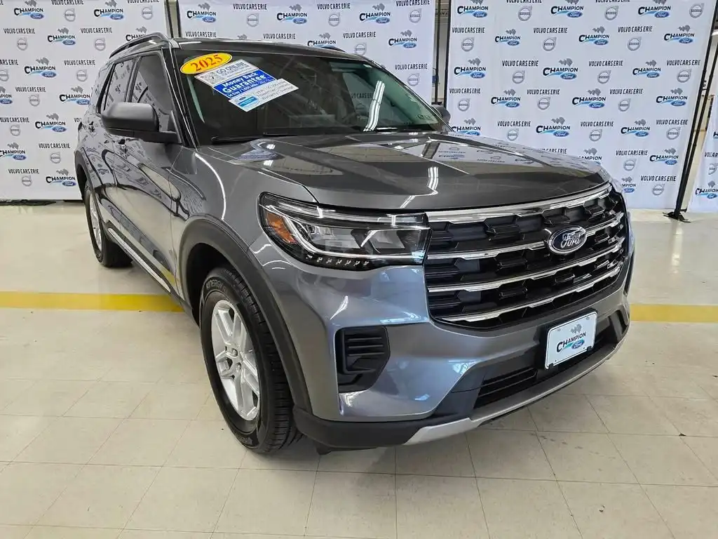 2025 Ford Explorer Active 4WD's photo