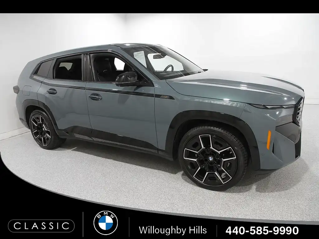 2023 BMW XM Base's photo