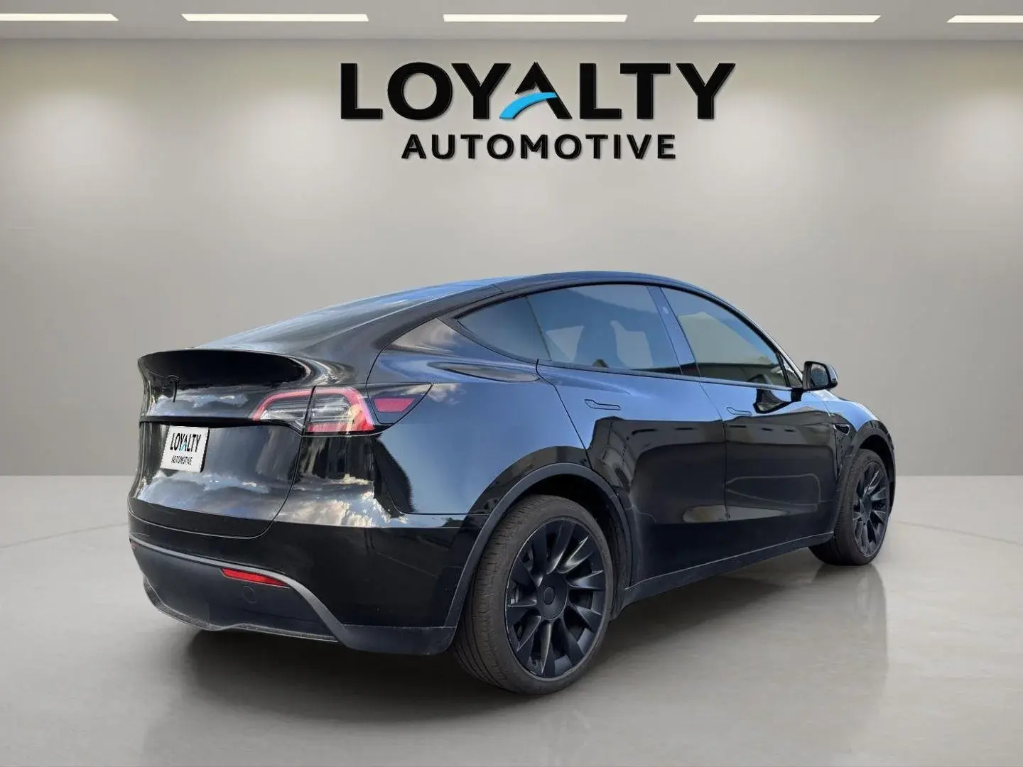 2025 Tesla Model Y Long Range Rear Wheel Drive photo 5