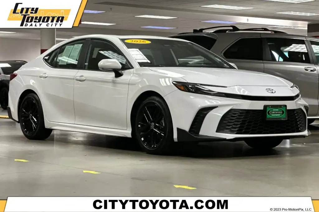 2026 Toyota Camry SE Hybrid's photo