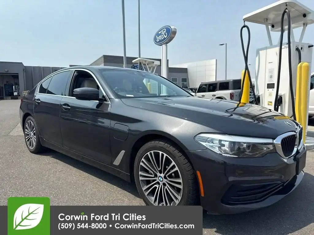 2020 BMW 5 Series 530e xDrive iPerformance Sedan's photo