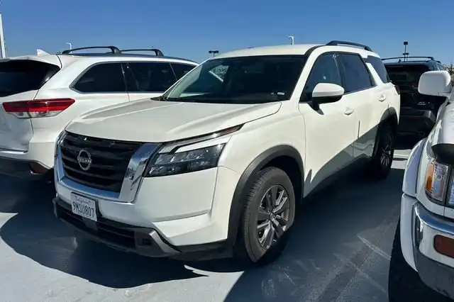 2024 Nissan Pathfinder SV FWD's photo