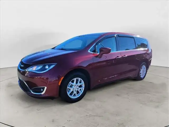 2020 Chrysler Pacifica Touring's photo