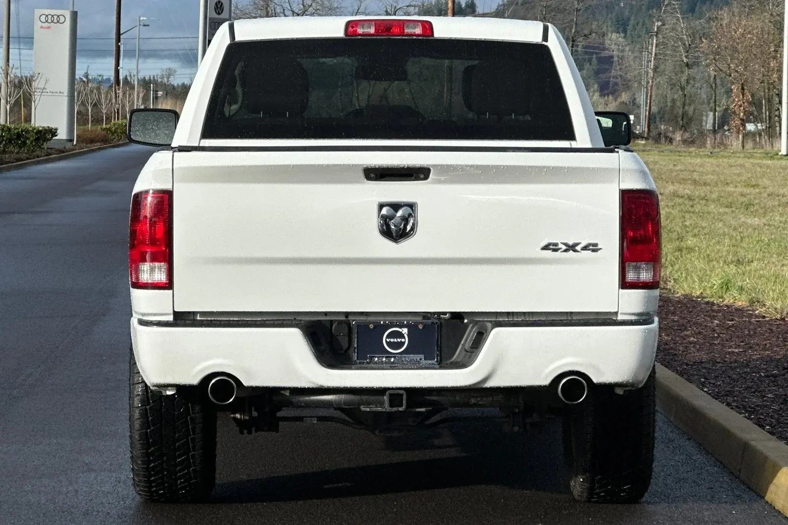 2016 RAM 1500 Express 4x4 Crew Cab 5'7 photo 4