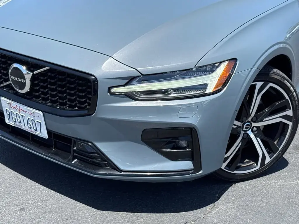 2024 Volvo S60 B5 Plus Dark Theme AWD photo 3