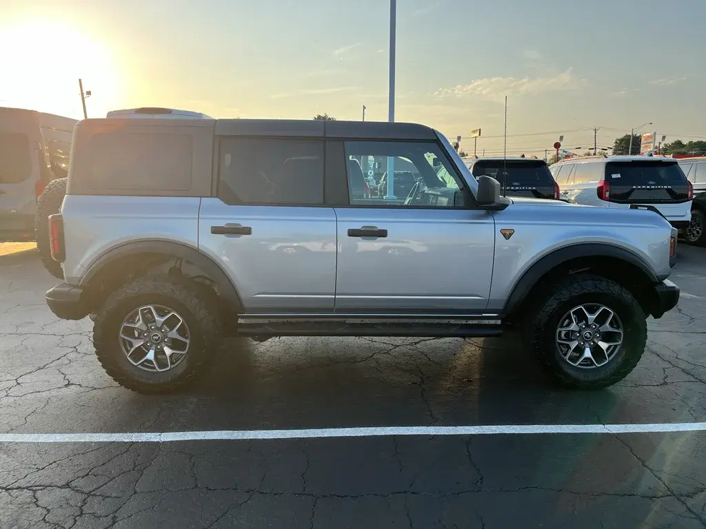 2023 Ford Bronco Badlands 4x4 photo 4