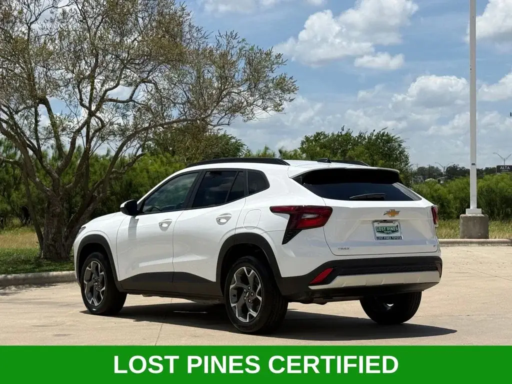 2026 Chevrolet Trax LT photo 3