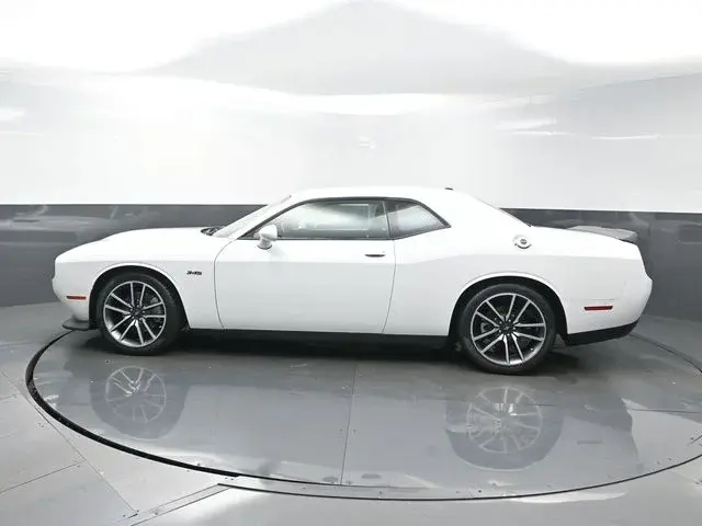2023 Dodge Challenger R/T photo 4