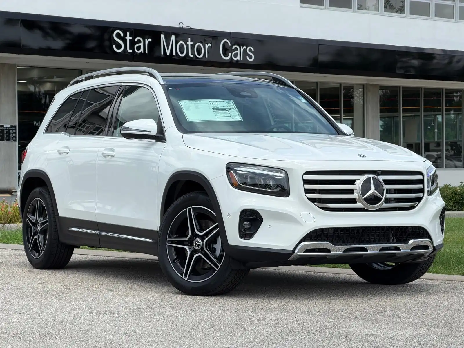 2026 Mercedes-Benz GLB GLB 250 4MATIC's photo