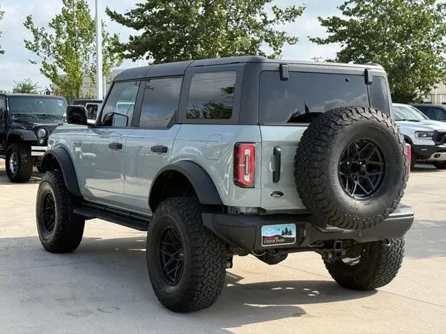 2023 Ford Bronco Badlands 4x4 photo 5