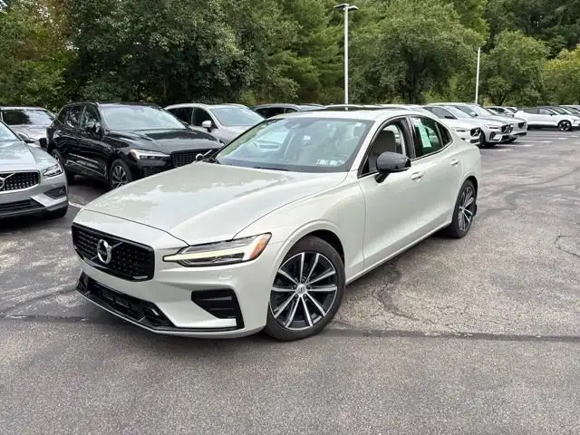 2022 Volvo S60 B5 Black Edition Momentum AWD's photo