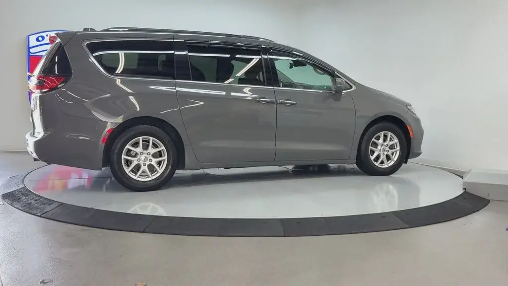 2021 Chrysler Pacifica Touring L photo 4