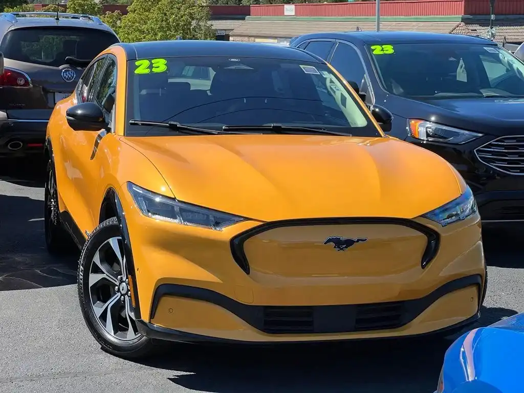 2023 Ford Mustang-Mach-e Premium's photo