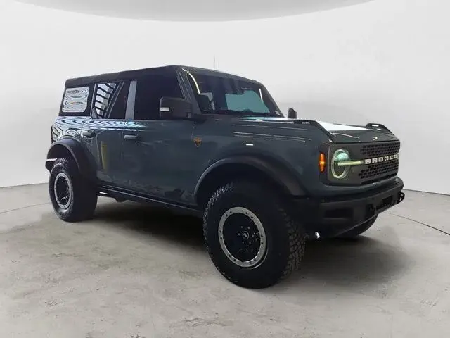 2021 Ford Bronco Badlands 4WD photo 3