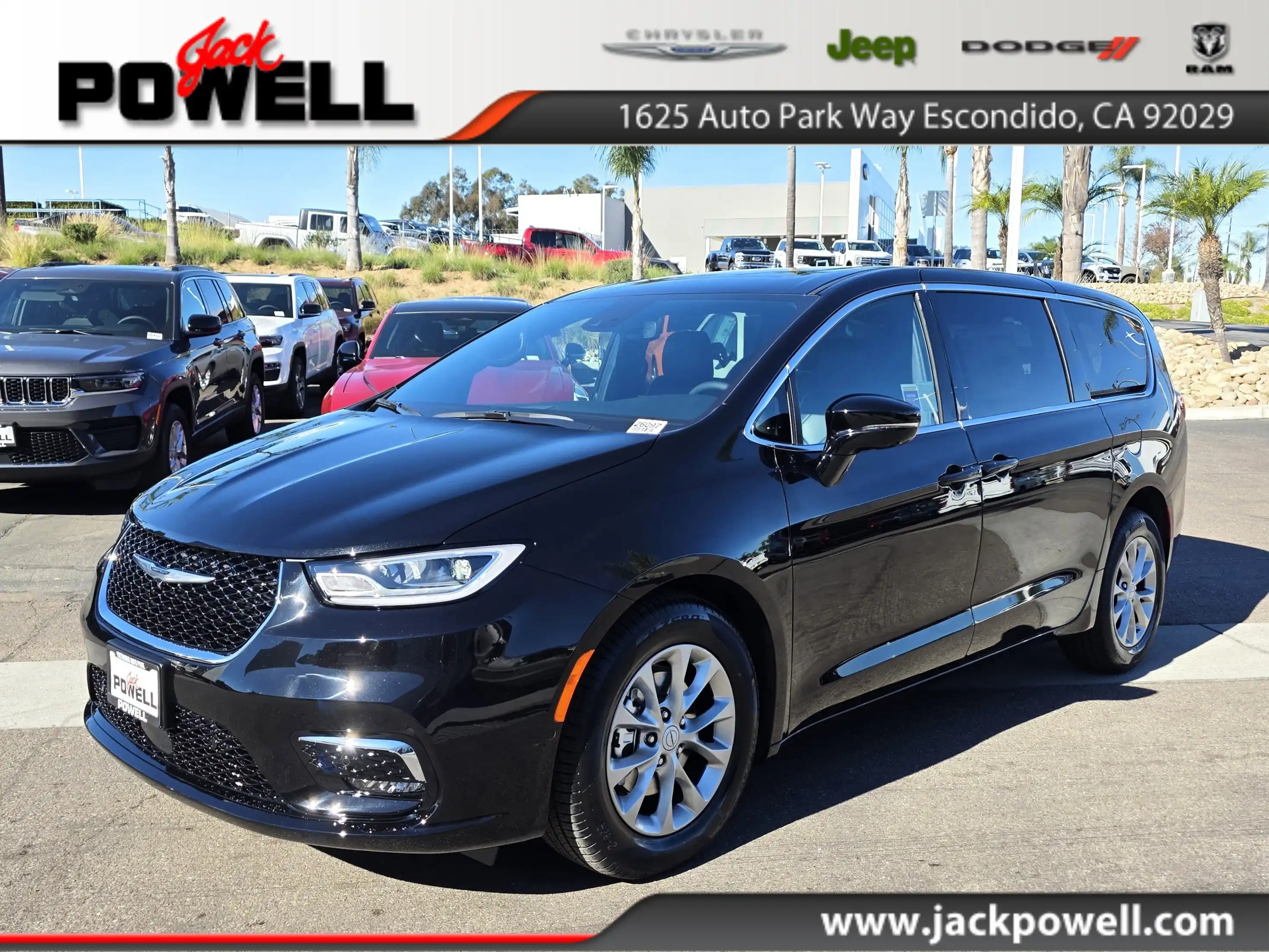 2026 Chrysler Pacifica Limited's photo