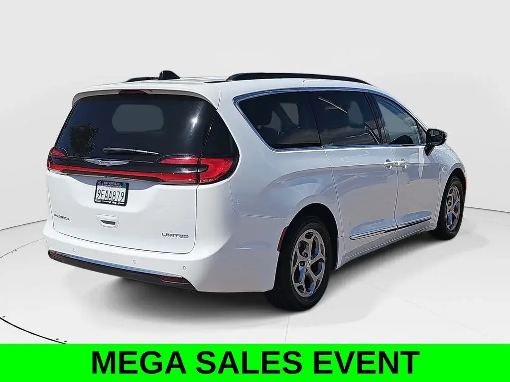 2023 Chrysler Pacifica Limited photo 3