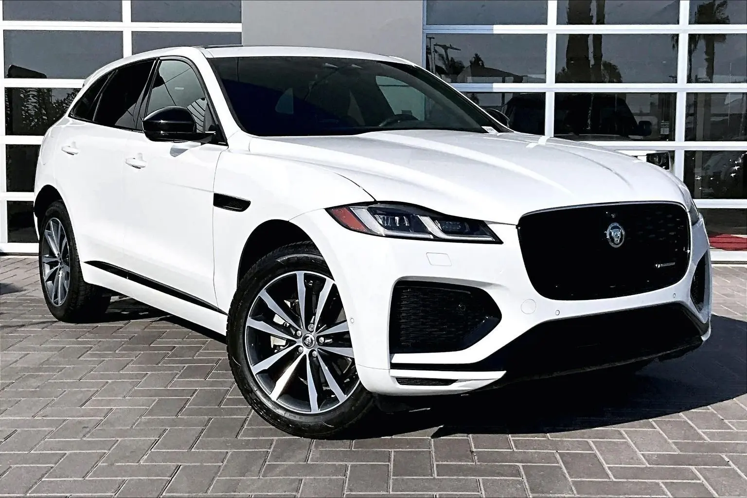 2025 Jaguar F-PACE P250 R-Dynamic S photo 3