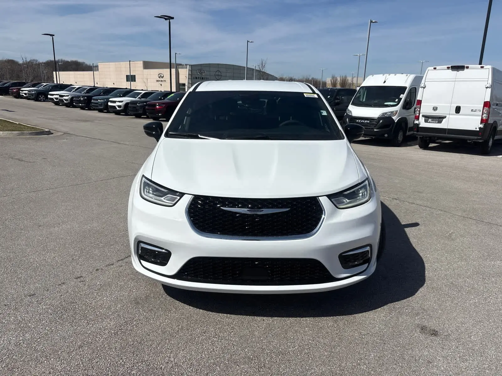2026 Chrysler Pacifica Select photo 3
