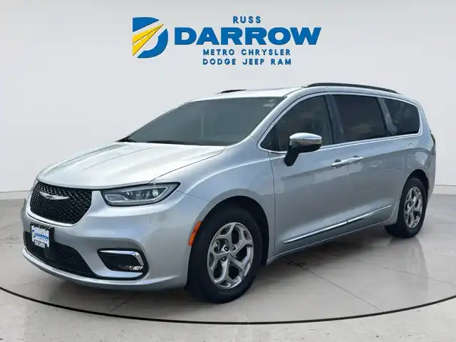 2023 Chrysler Pacifica Limited's photo