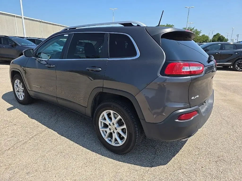 2016 Jeep Cherokee Latitude 4X4 photo 5