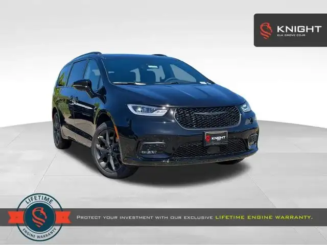 2026 Chrysler Pacifica Limited AWD's photo
