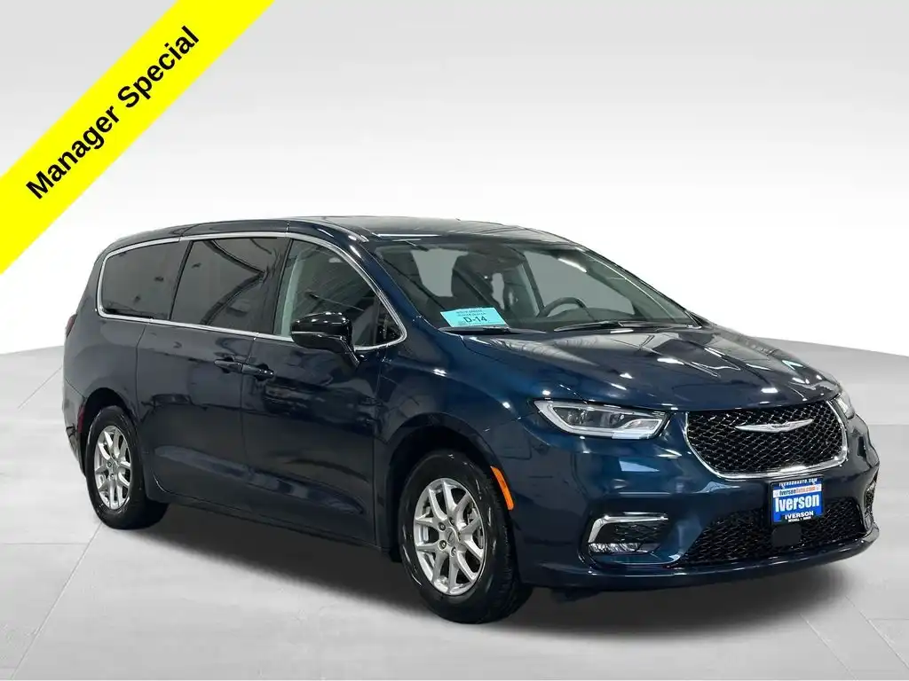 2024 Chrysler Pacifica Touring L's photo