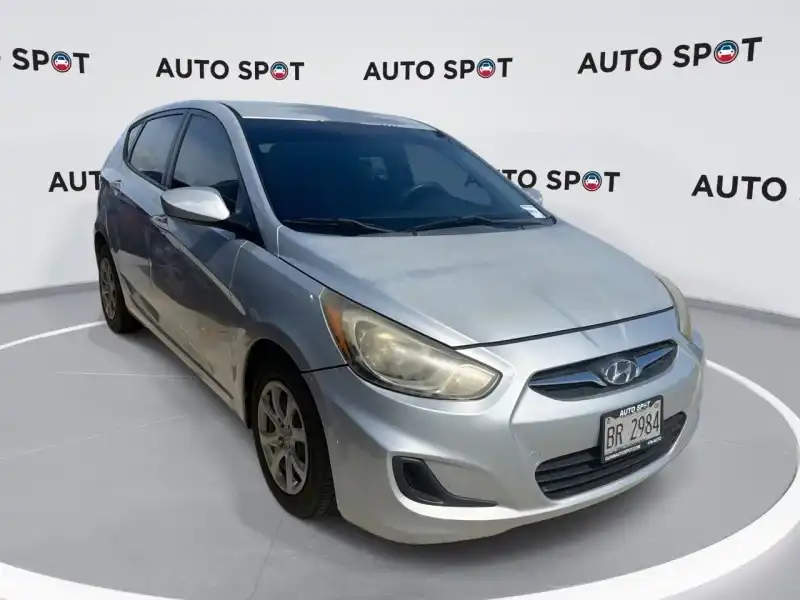 2013 Hyundai Accent GS 5-Door 6-Speed Automatic's photo