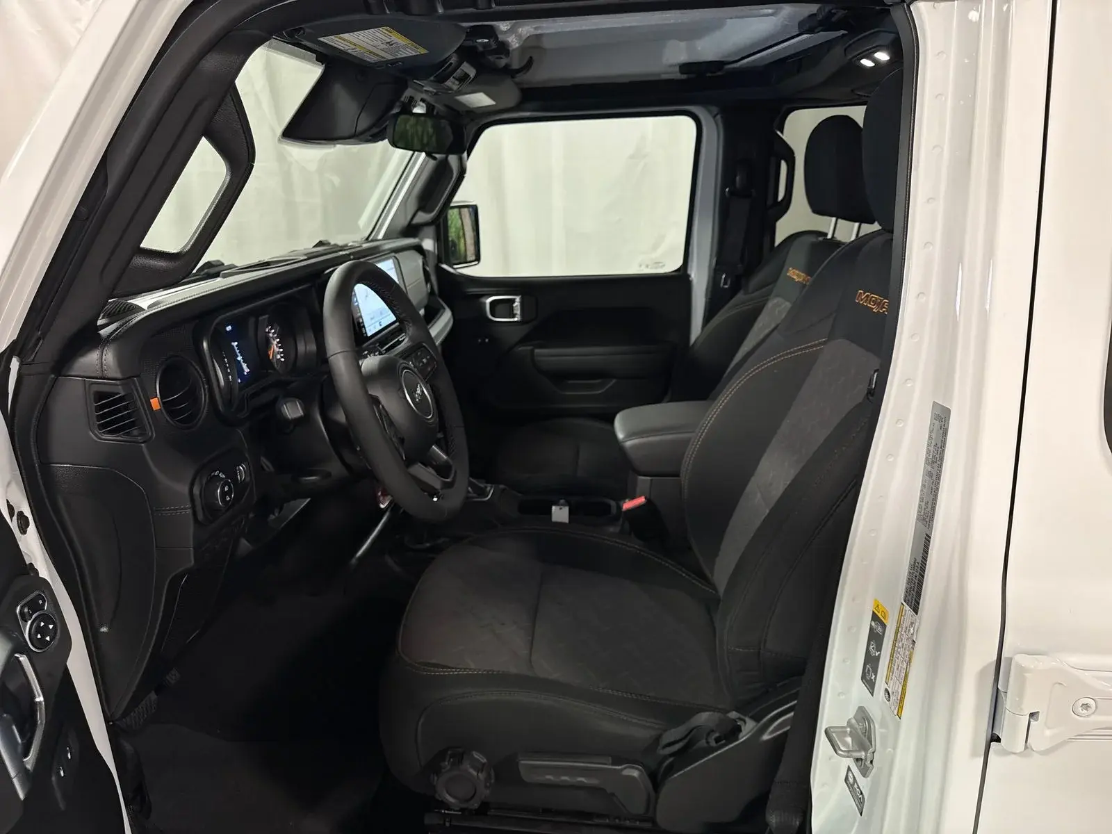 2026 Jeep Gladiator Mojave Auto photo 3