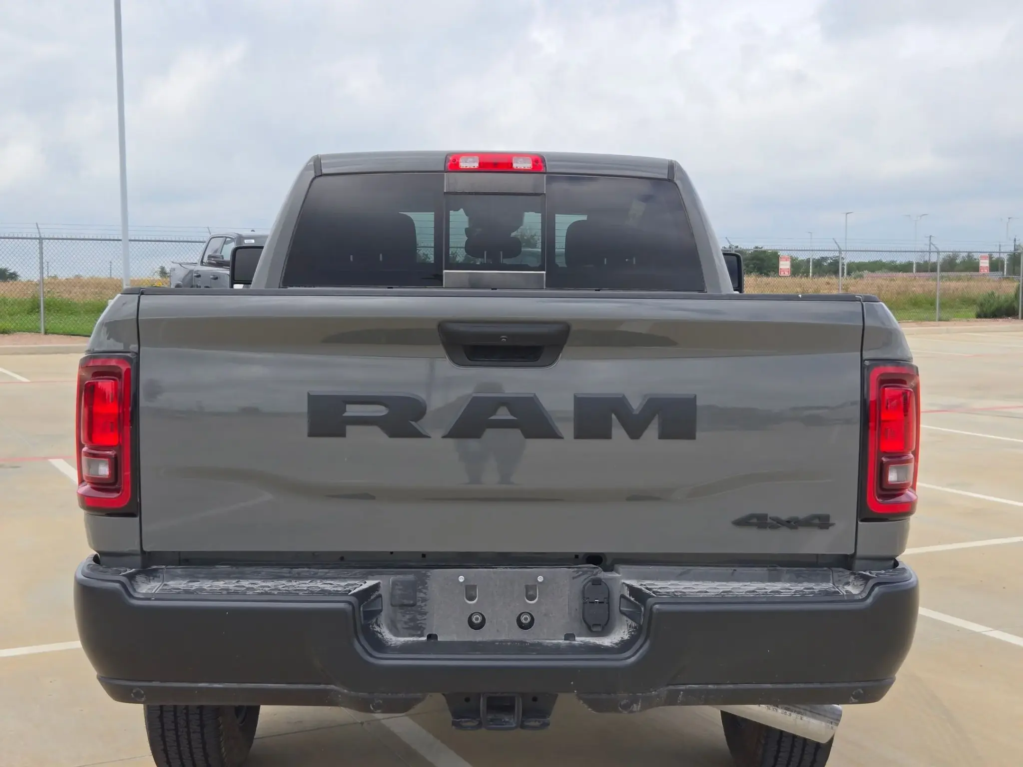 2026 RAM 2500 Tradesman 4WD Crew Cab SWB photo 4