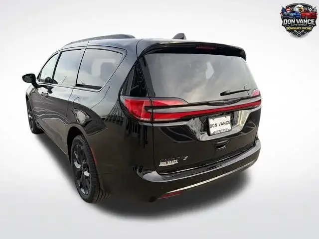 2026 Chrysler Pacifica Select AWD photo 3