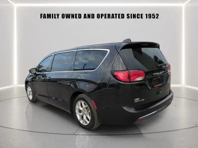 2019 Chrysler Pacifica Touring Plus photo 3