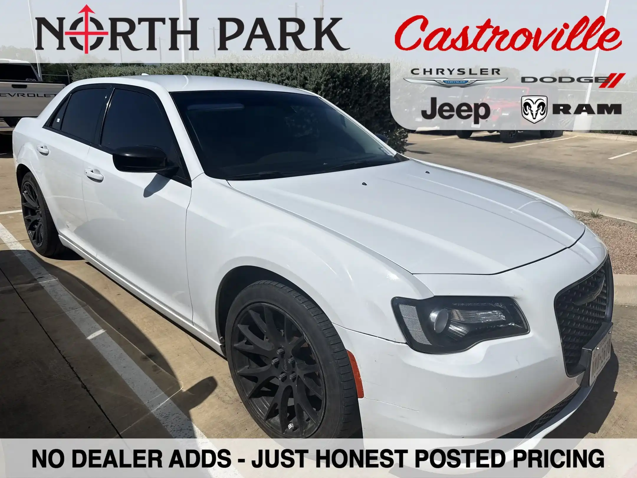 2020 Chrysler 300 Touring's photo
