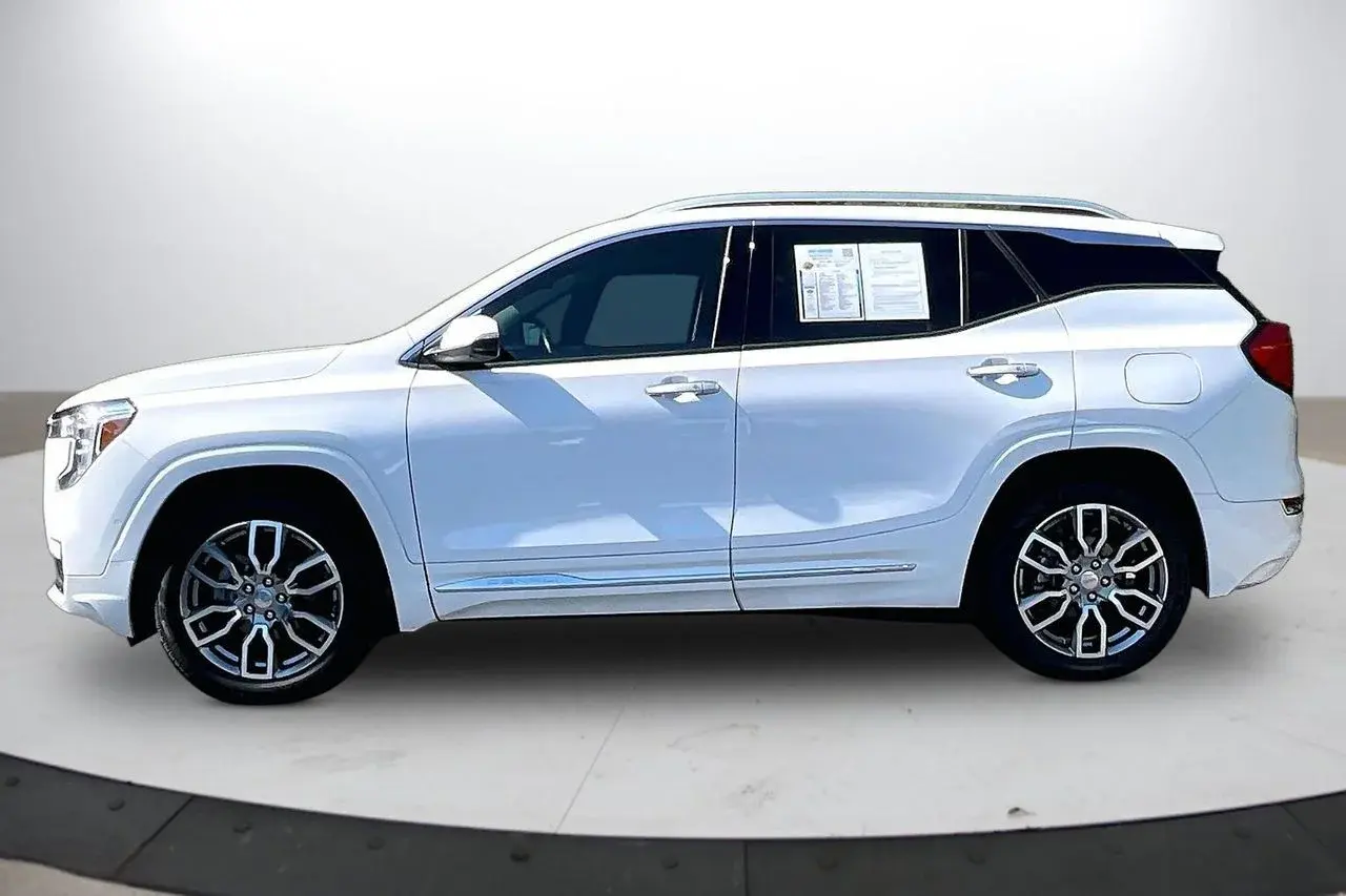 2022 GMC Terrain Denali AWD photo 5