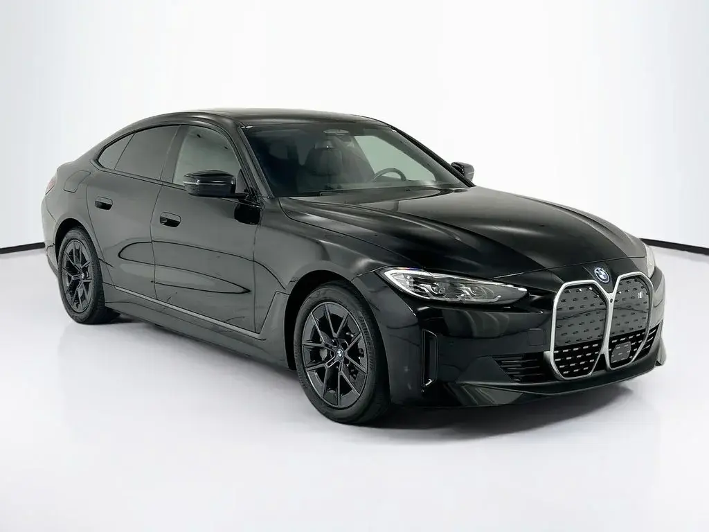 2023 BMW i4 eDrive35 photo 3