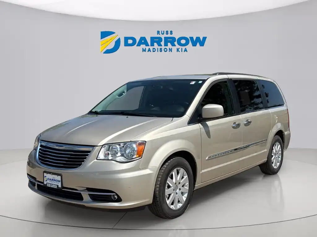 2016 Chrysler Town & Country Touring's photo