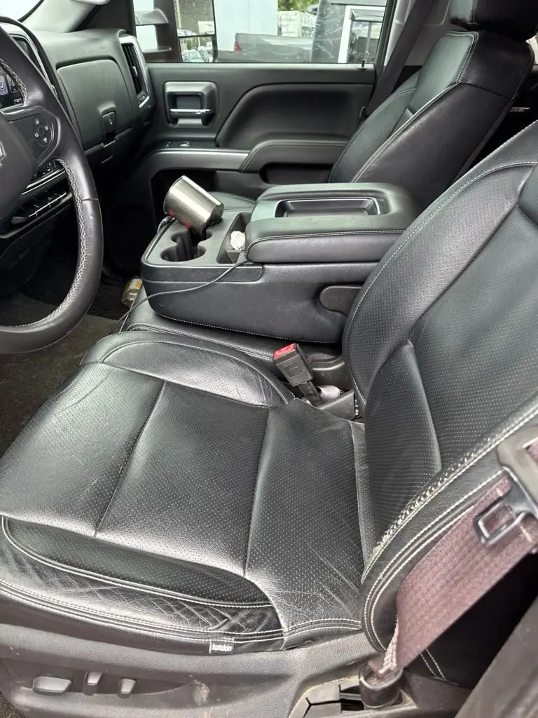 2017 Chevrolet Silverado 1500 LT 4X4 Crew Cab Short Box photo 5