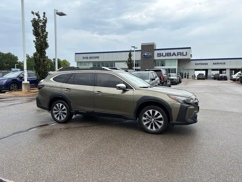 2025 Subaru Outback Touring's photo