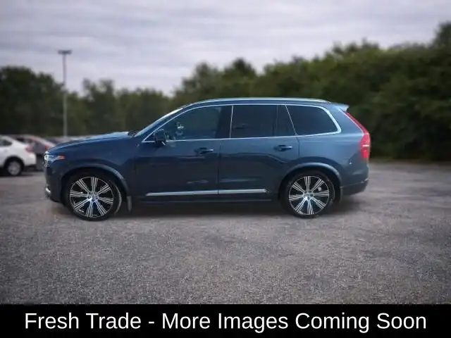 2023 Volvo XC40 B4 Ultimate Dark's photo
