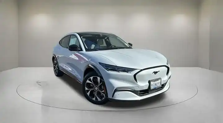 2023 Ford Mustang-Mach-e Premium's photo