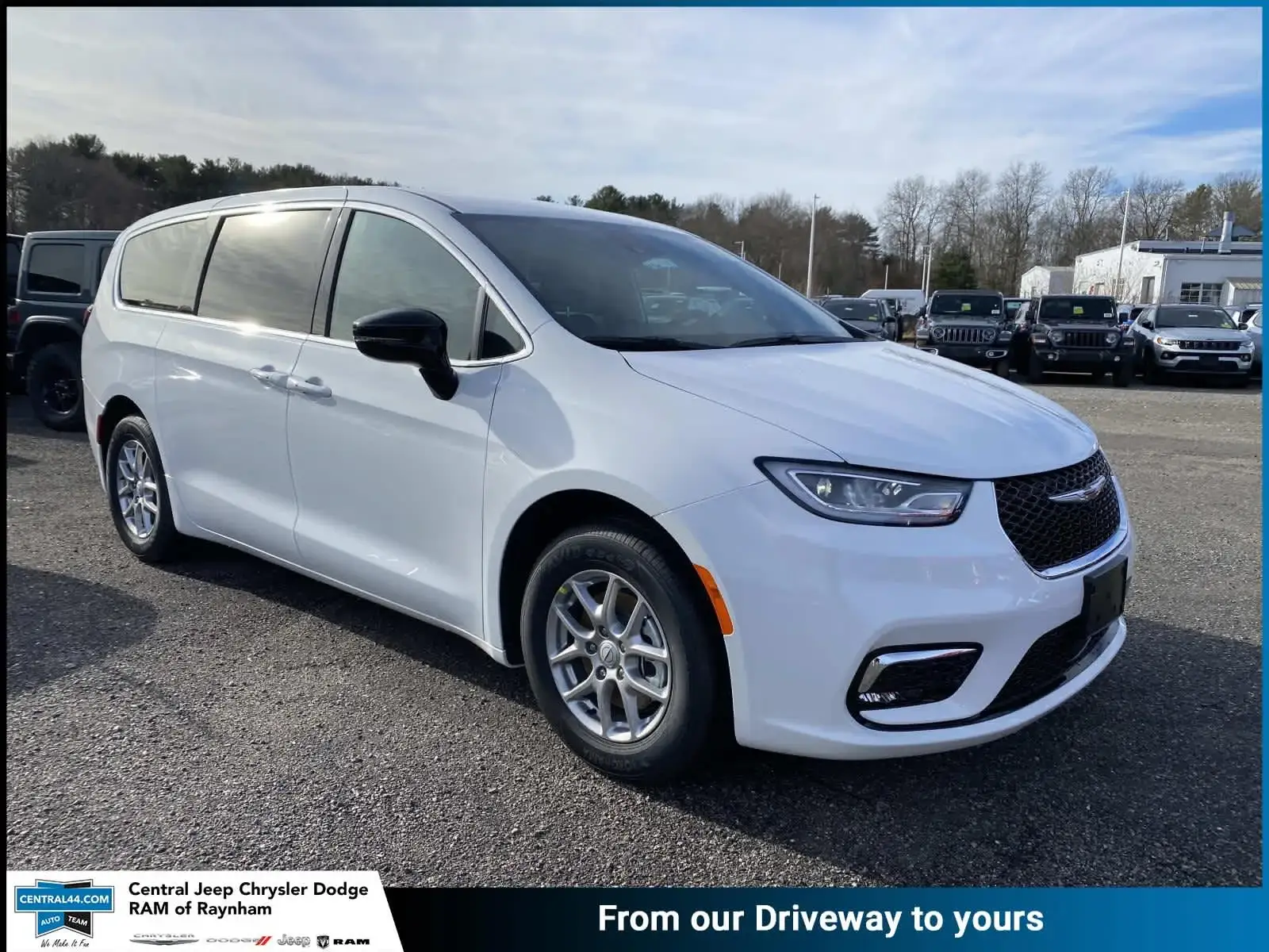 2026 Chrysler Pacifica Select photo 1