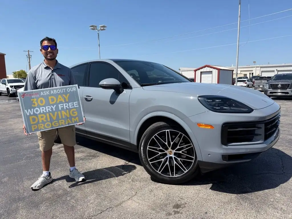 2024 Porsche Cayenne Base photo 1