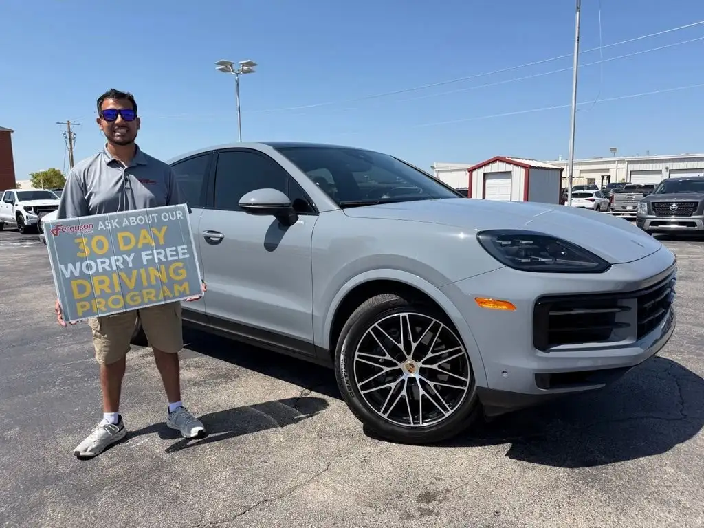 2024 Porsche Cayenne Base's photo