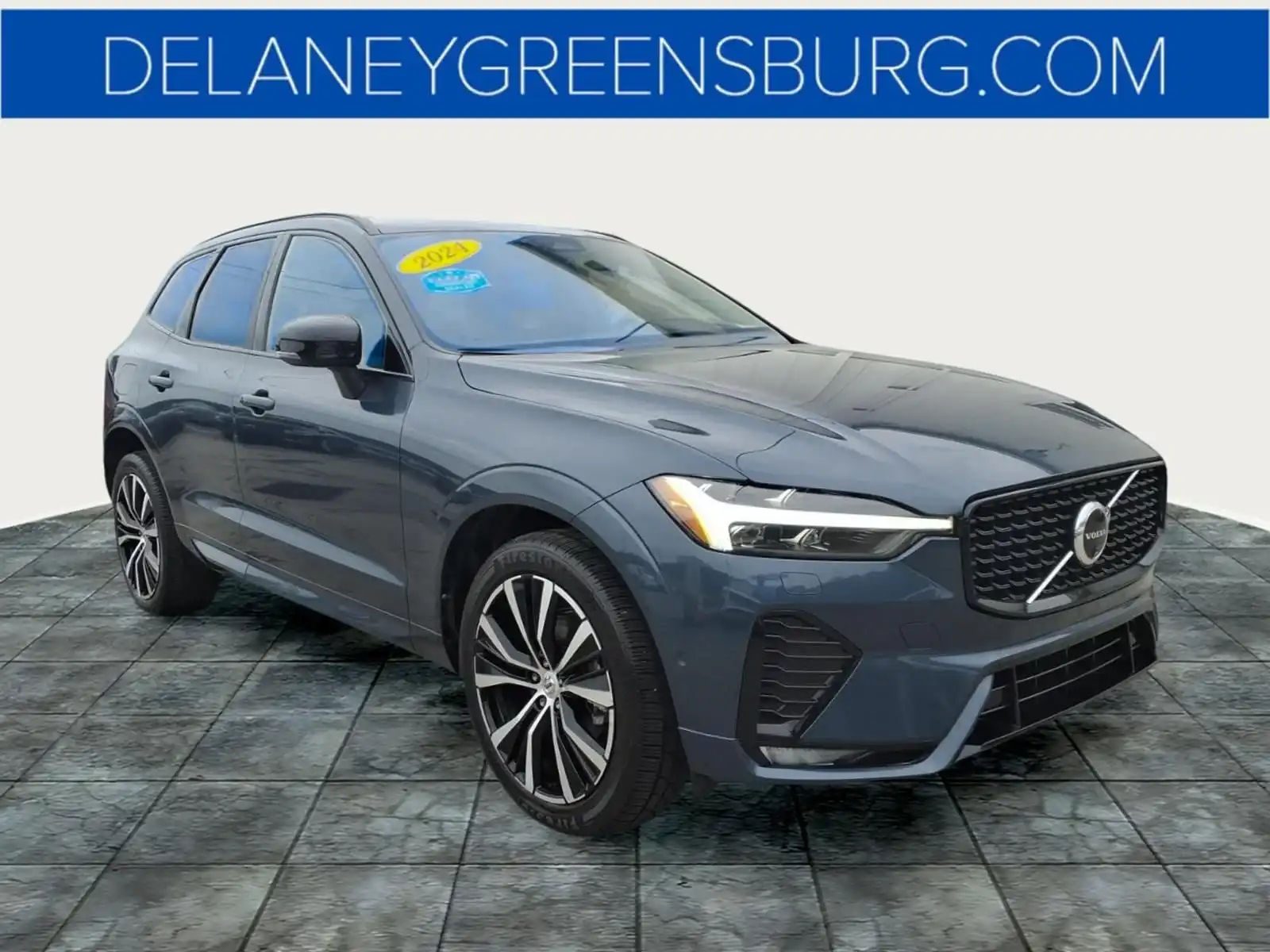 2024 Volvo XC60 B5 Plus Dark Theme AWD's photo