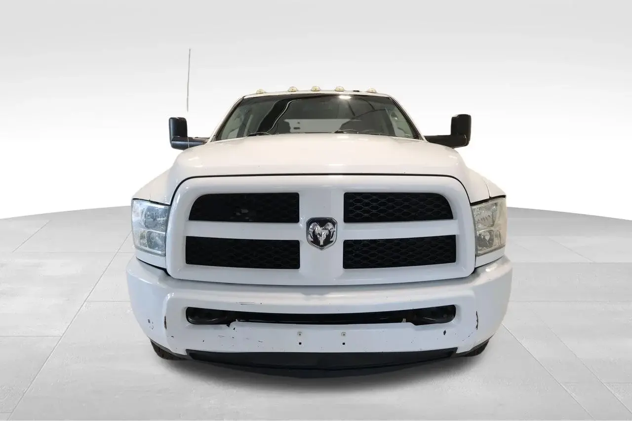 2015 RAM 3500 Tradesman 4X4 Crew Cab DRW photo 5