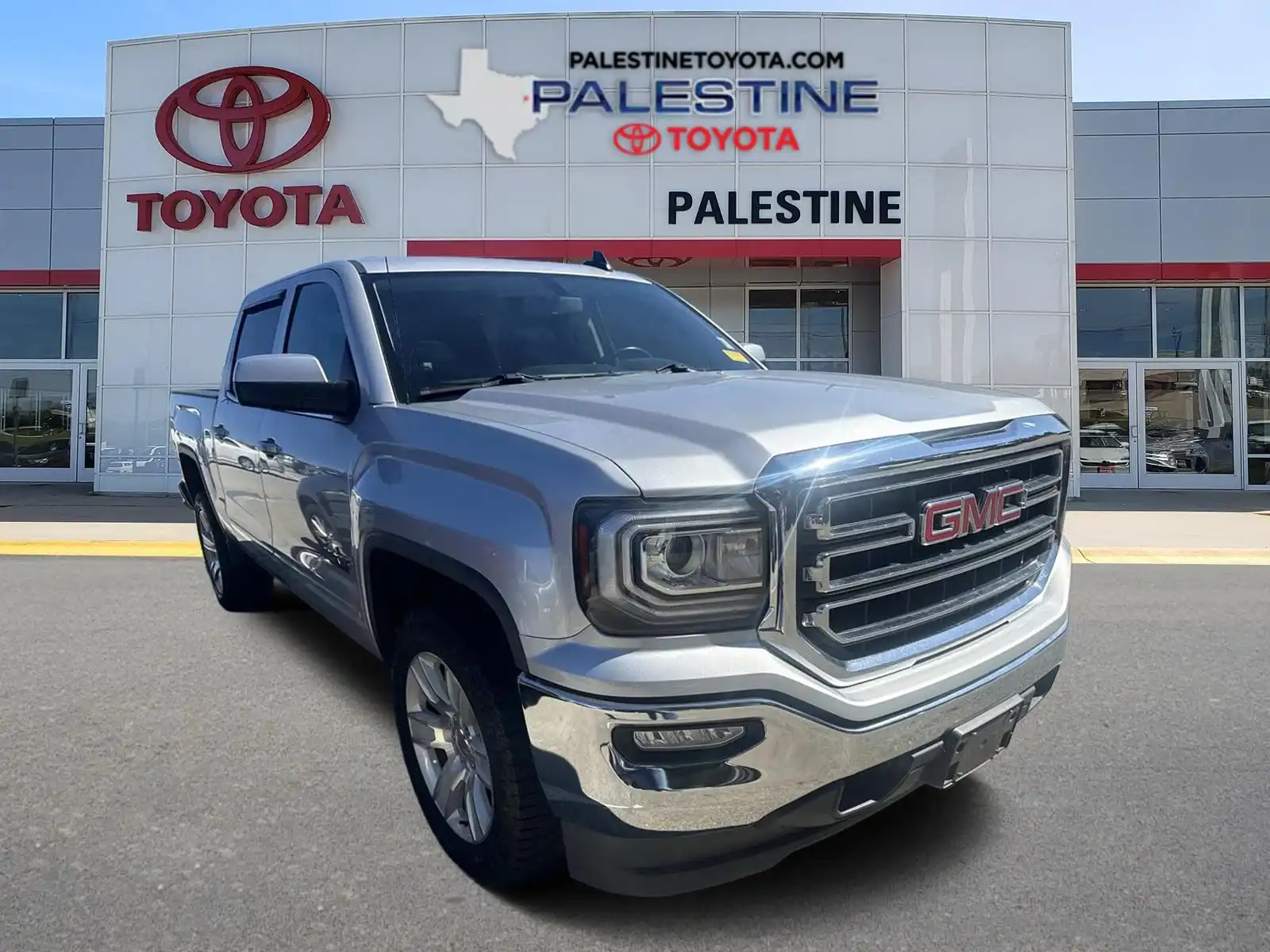 2018 GMC Sierra SLE 2WD Crew Cab Short Box's photo