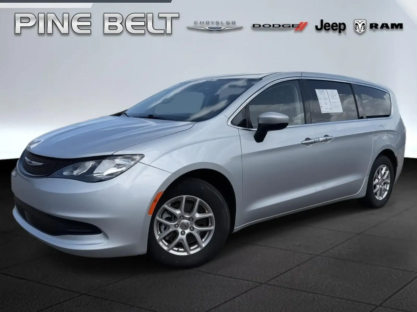 2023 Chrysler Voyager LX's photo