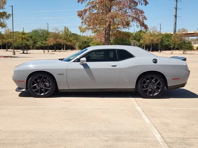 2021 Dodge Challenger R/T photo 4